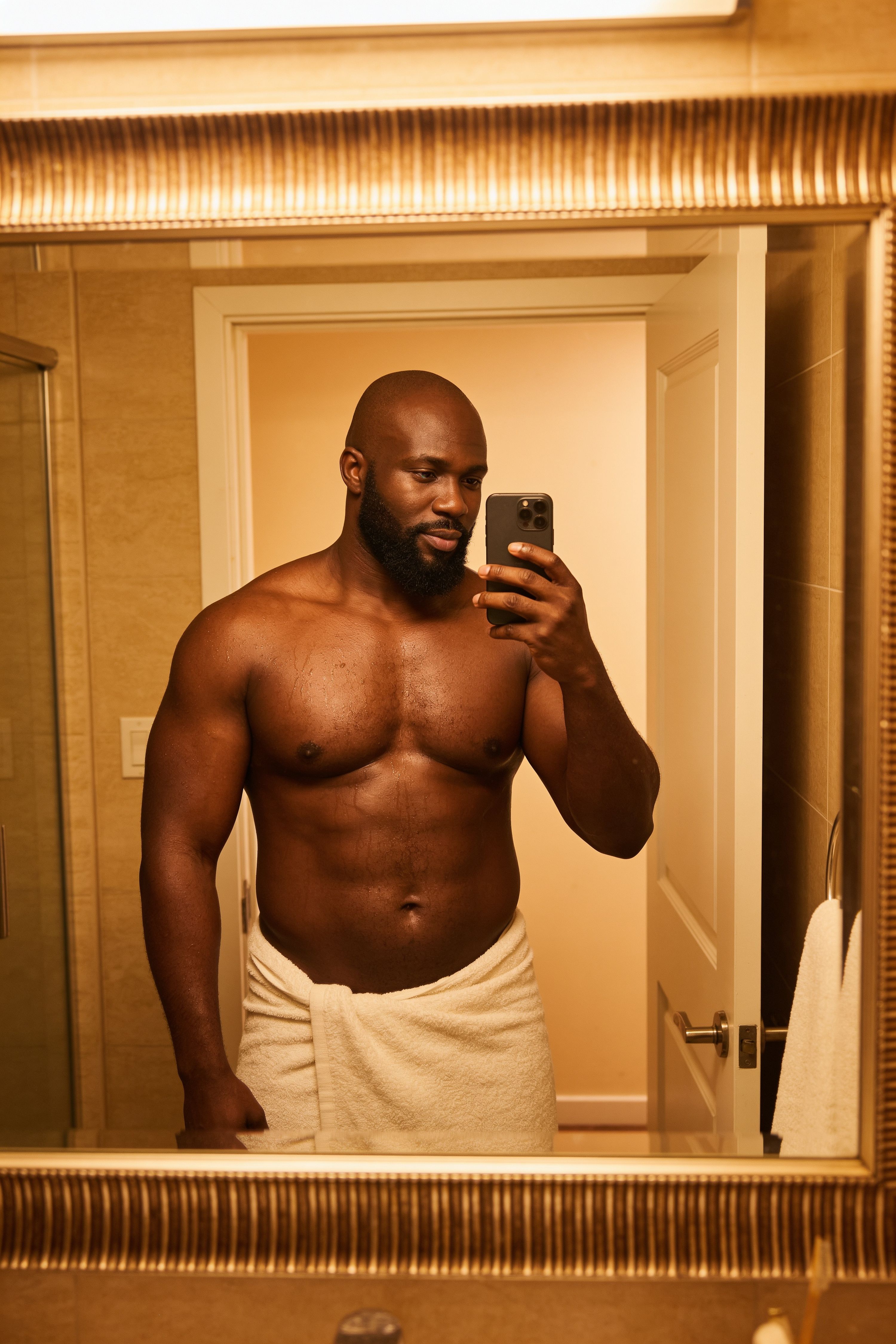 Locked photo of Leon Okafor